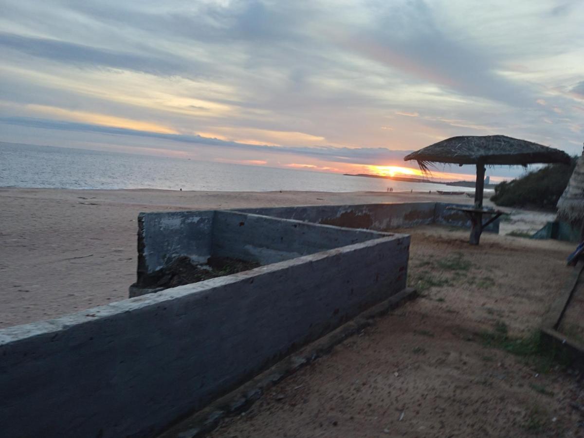 Happy Beach Guest House Hambantota Exterior photo