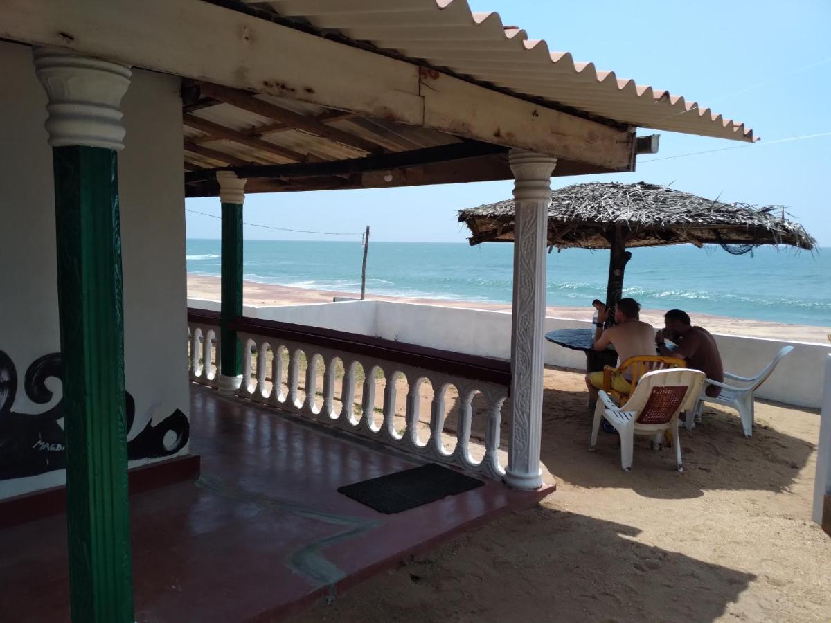 Happy Beach Guest House Hambantota Exterior photo